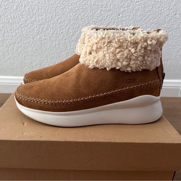 Ugg Australia Woman’s Montrose Sneaker, Zip Back- EUC - Picture 14 of 15